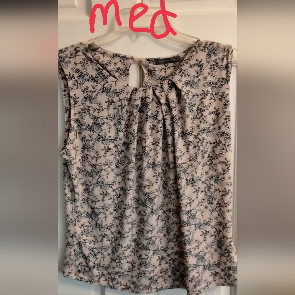 Suzy Shier Black and Blush Floral Blouse